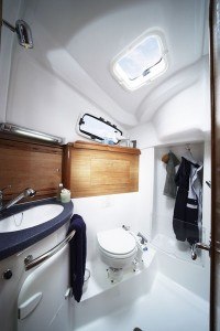 Bavaria 35 Cruiser - Naßzelle mit Dusche & Toilette