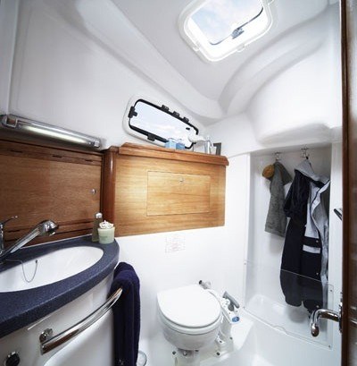 Bavaria 35 Cruiser - Naßzelle mit Dusche & Toilette