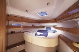 Bavaria 46 Cruiser - geräumige Kabine vorne mit großes Doppelbett