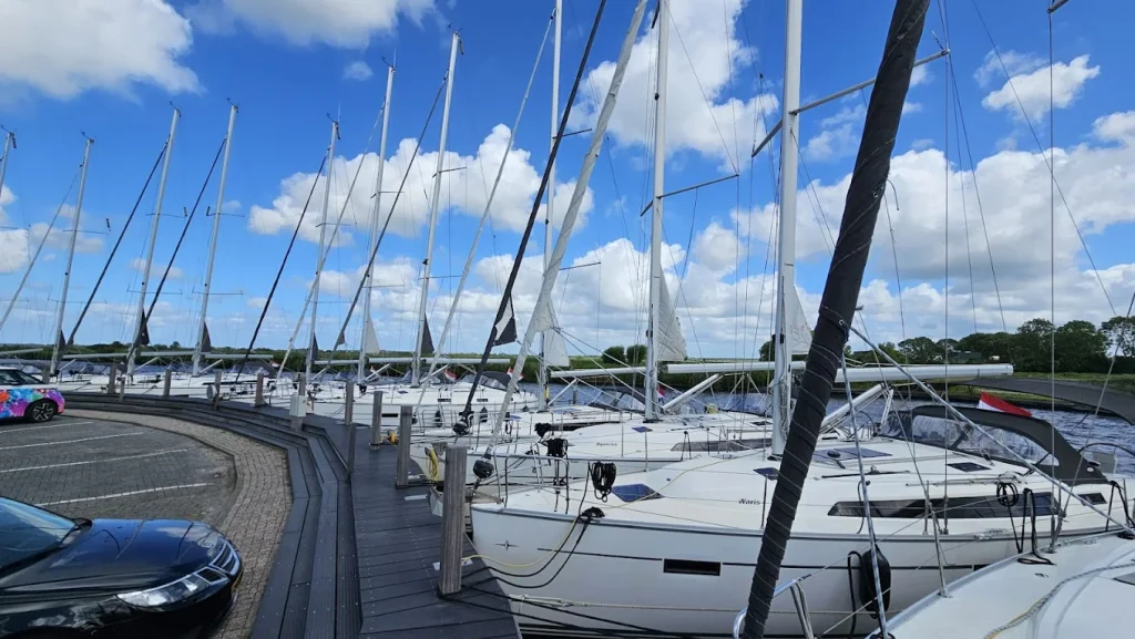 gut ausgestattete Segelyacht - segeln am ijsselmeer